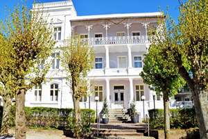 Strandnah: Traditionelle Villa im Herzen des Ostseebades Sellin mit Beherbergungsbetrieb – Wilhelmstr. 9, 18586 Sellin – Vorschaubild 1