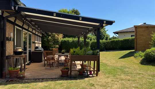 Bild von Top gepflegtes Fachwerkhaus mit Doppelgarage und Garten