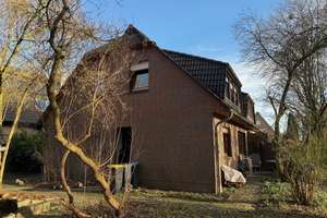 HB - Huchting, verklinkerte Doppelhaush. mit 4 Zimmern in hinterer Bebauung auf großem Grundstück.