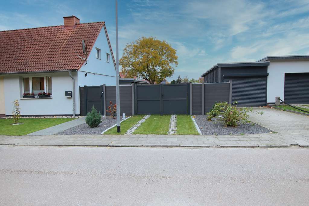 Immobilie in Ribnitz-Damgarten - einzugsfertige, moderne Doppelhaushälfte mit familienfreundlich angelegtem Garten - Bild 1