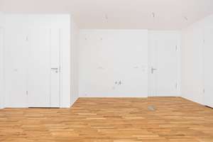 Wohnung mit Weitblick *  helle 5 Zimmer im DG * Balkon * Parkett * 2 Bäder *TG * EBK – Straße der Nationen 82, 9111 Zentrum, Chemnitz – Vorschaubild 3