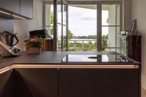 Wohntraum direkt an der Elbe - Exklusive Maisonette mit eigenem Garten, 3 Balkonen & 3 Terrassen – Die vollständige Adresse der Immobilie erhältst du vom Anbieter., 22605 Othmarschen, Hamburg – Vorschaubild 9
