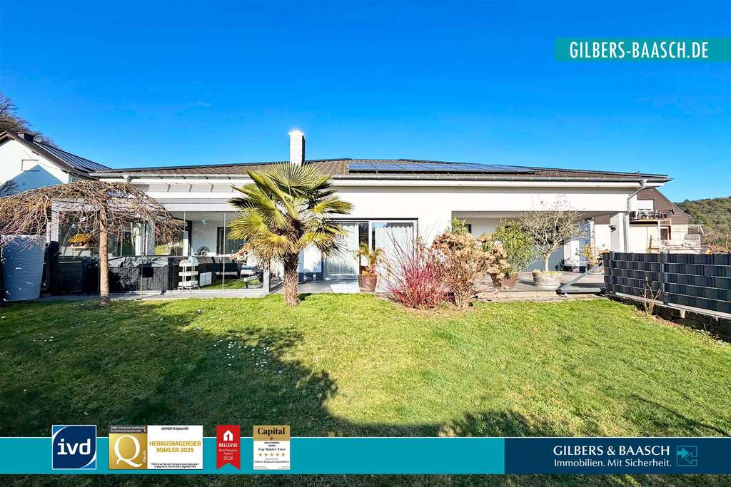 Immobilie in Trassem - Trassem: Exklusives Bungalow mit Garage, zwei Carports und großem Garten als weiteres Bauland - Bild 0