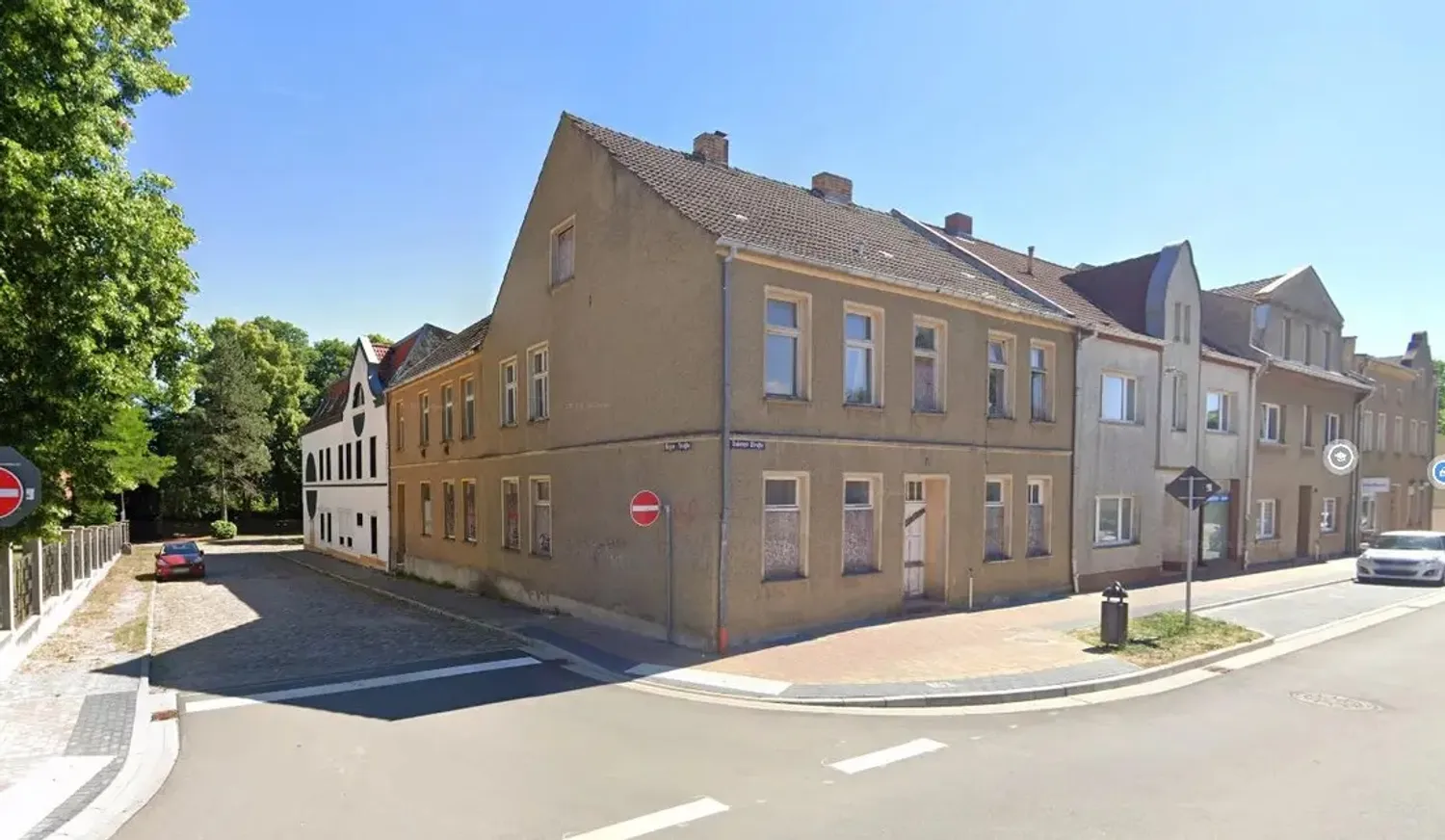 Entwicklungsobjekt - Abriss oder Sanierung - Ein MFH mit 6 Einheiten zum Grundstückpreis, Mecklenburgische Seenplatte Kreis – Bild 1