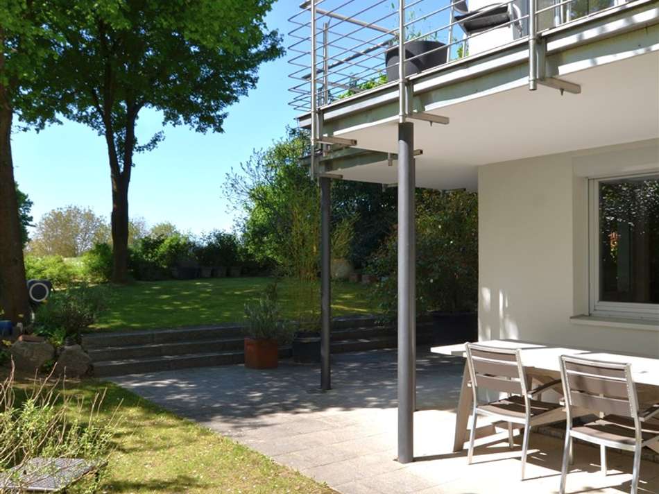 Blick vom Garten in Richtung F
