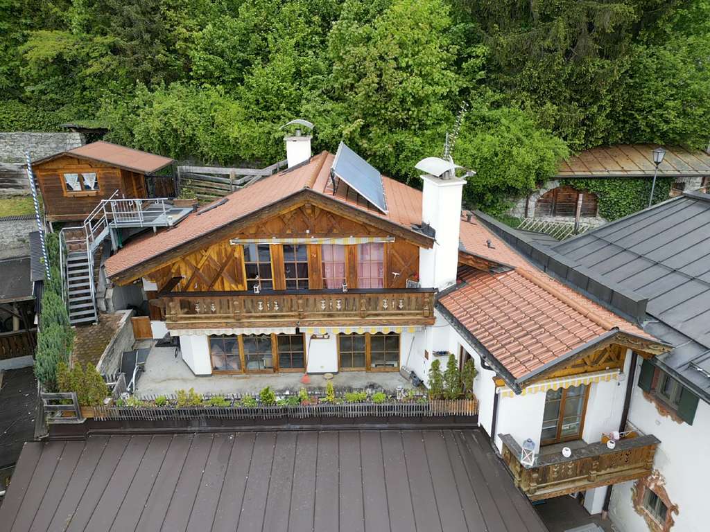 Traditionshaus im historischem Kern der Altstadt mit Gebirgsblick (Ludwigstraße)