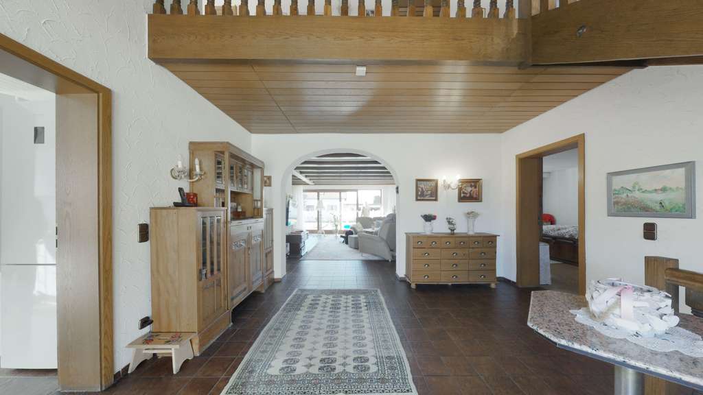 Immobilie in Nersingen - Großzügiges Einfamilienhaus mit 325 m² Wohnfläche, Wintergarten, Pool und Doppelgarage auf 980 m - Bild 4