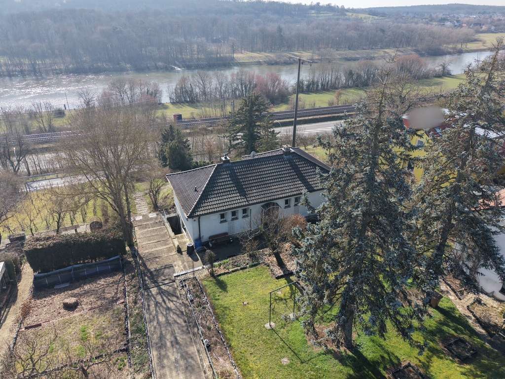 Immobilie in Gädheim - Ihr Platz an der Sonne... von viel Grün umgebenes Haus auf einem ca. 2.500m² großen Grund und ein - Bild 3