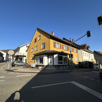 Vollsanierung erforderlich , aber es lohnt sich . Nichts für die ängstlichen. Ober- und Dachgeschoss