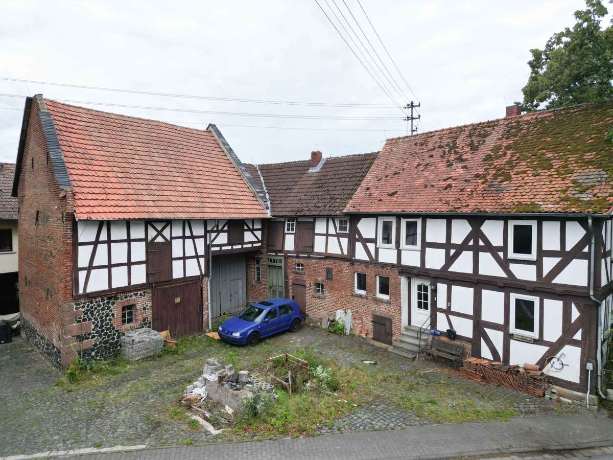 Sanierungsobjekt mit Charme und separatem Gartengrundstück, Marburg Biedenkopf Kreis – Bild 1