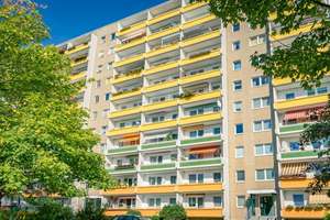 Modernisierte 3-Raum-Wohnung mit Balkon – Ludwig-Kühn-Str. 7, 9123 Markersdorf, Chemnitz – Vorschaubild 1