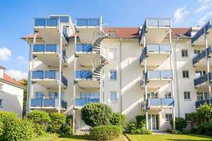 +++ An der Weißen Elster! Modernisierte 2-Zimmer-Wohung mit TG-Stellplatz und großem Balkon! +++ – Die vollständige Adresse der Immobilie erhältst du vom Anbieter., 4229 Schleußig, Leipzig – Vorschaubild 1