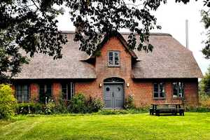 Friesischer Charme trifft modernes Wohnen – Reetdachhaus in Traumlage an der Nordsee  – Nordfriesland (Kreis) – Vorschaubild 1