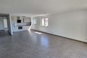 **Helle, moderne 4-Zi.-Wohnung mit EBK und TG-Stellplatz**