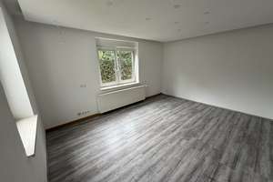 Ruhige 4-Zimmer-Wohnung mit Wintergarten, Einbauküche und Garten an der EGA! WG-geeignet – Die vollständige Adresse der Immobilie erhältst du vom Anbieter., 99094 Hochheim, Erfurt – Vorschaubild 7