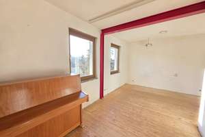 Charmantes Haus in Südlage mit großzügigem Garten, Garage, Stellplatz, Hühnerhaus & Geräteschuppen – Die vollständige Adresse der Immobilie erhältst du vom Anbieter., 97080 Dürrbachtal, Würzburg – Vorschaubild 5
