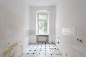 Ruhiges Altbau-Juwel: 2 Zimmer mit Balkon im begrünten Seitenflügel – Die vollständige Adresse der Immobilie erhältst du vom Anbieter., 10587 Charlottenburg, Berlin – Vorschaubild 3