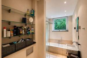 Hochparterre-Wohnung mit großem Südbalkon, Kamin und Einzelgarage – 22609 Nienstedten, Hamburg – Vorschaubild 9