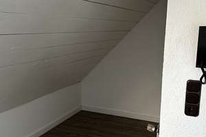 Wohnen über den Dächern – helle Dachgeschosswohnung mit besonderem Charme – Essenberger Straße 215, 47059 Neuenkamp, Duisburg – Vorschaubild 9