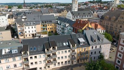 Zentral. Stilvoll. Besonders. – 2-Zimmer-Wohnung mit Balkon im Herzen Geras / Eigennutz möglich