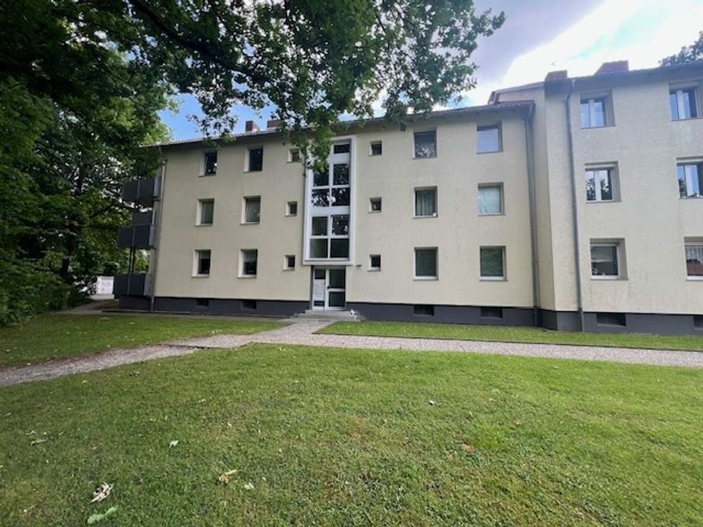 Schildesche: Gut geschnittene, lichtdurchflutete 2-Zimmer-Wohnung m. EBK & Balkon in parknaher Lage