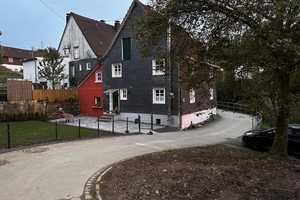 Preiswertes, vollständig renoviertes 5-Zimmer-Farmhaus mit EBK in Gummersbach – Sonnenhelle 8, 51645 Oberbergischer Kreis – Vorschaubild 2