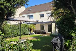 Charmantes Einfamilienhaus in Ortsrand-Lage von Steinbach (Taunus) – Die vollständige Adresse der Immobilie erhältst du vom Anbieter., 61449 Steinbach (Taunus) – Vorschaubild 2