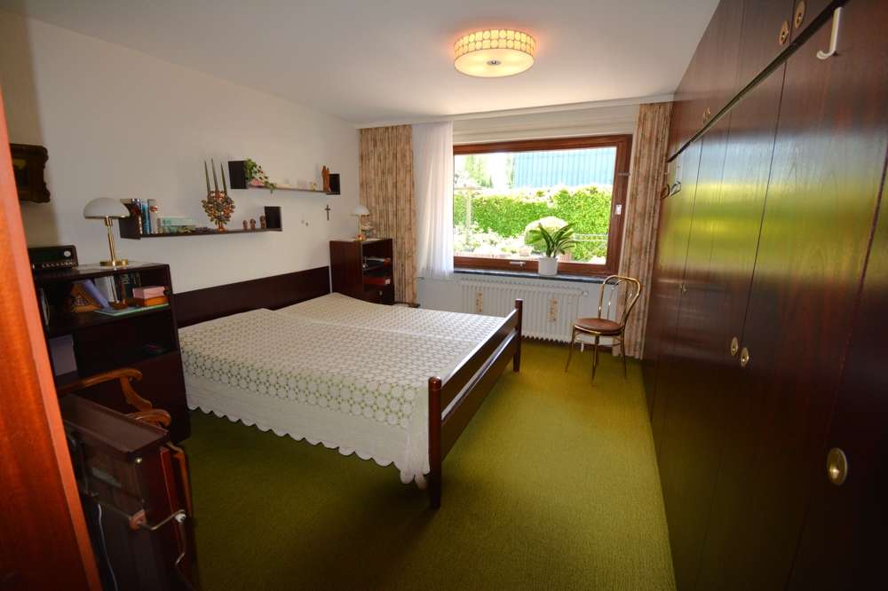 Immobilie in Weddingstedt - Großzügiger Winkelbungalow in ruhiger Wohnlage mit Ausbaureserve und gepflegtem Garten - Bild 7