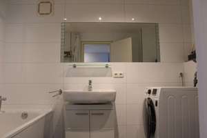 Helle 2-Zimmer Dachgeschosswohnung in Augsburg-Pfersee mit Einbauküche  – Brunnenbachstraße 8, 86157 Pfersee-Süd, Augsburg – Vorschaubild 3