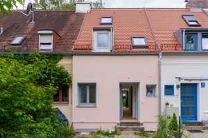 Außergewöhnliches Reihenmittelhaus München Waldperlach – Waldheimplatz 44, 81739 München – Vorschaubild 1