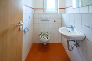 Ihr neues Zuhause in ruhiger Wohnlage – gepflegtes Reihenmittelhaus mit Garten und Garage – Die vollständige Adresse der Immobilie erhältst du vom Anbieter., 89150 Laichingen – Vorschaubild 5
