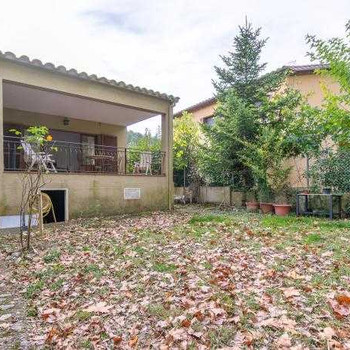 Freistehendes Haus mit Garten in Sant Llorenç de la Muga