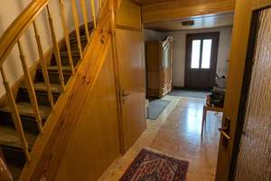 Gepflegtes Reihenmittelhaus mit rustikalem Charme und Garten in Kitzingen – Die vollständige Adresse der Immobilie erhältst du vom Anbieter., 97318 Kitzingen – Vorschaubild 2