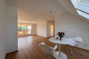 Sanierte Wohnung 4. Etage mit Balkon, Aufzug und dazu mietbarem Tiefgaragenstellplatz in Derendorf
