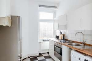 Charmante Altbauwohnung in begehrter Mitte-Lage – Die vollständige Adresse der Immobilie erhältst du vom Anbieter., 10115 Mitte (Ortsteil), Berlin – Vorschaubild 4