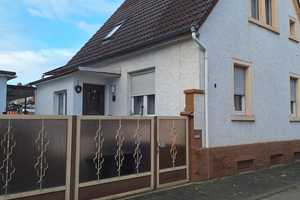 Freistehendes Einfamilienhaus mit Garage, Nebengebäuden und Garten – Groß-Gerau (Kreis) – Vorschaubild 1