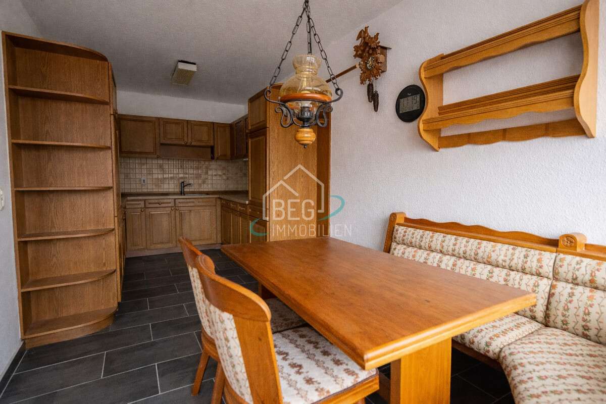 Immobilie in Michelbach an der Bilz - Großzügige Eigentumswohnung mit zwei Garagen in zentraler Lage - Bild 2