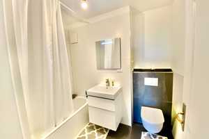 AS IMMOBILIEN: 145m² große, sanierte 5-Zimmer Eigentumswohnung, EBK, Stellplatz -  Wiesbaden-Südost – Wiesbaden – Vorschaubild 10