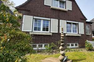 Charmantes Schätzchen: stilvolles Haus mit viel Platz, Garage + 2 Stp. - top gepflegt! – Die vollständige Adresse der Immobilie erhältst du vom Anbieter., 22850 Norderstedt – Vorschaubild 1