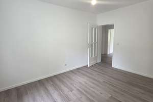 Frisch sanierte zwei Zimmer Wohung mit modernem Badezimmer ! – Alsenstraße 15, 42103 Elberfeld, Wuppertal – Vorschaubild 2