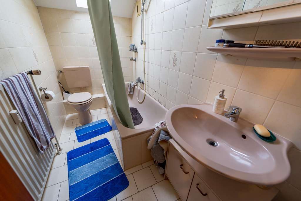 Immobilie in Heusenstamm - Heusenstamm: Langfristig vermietete 2-Zimmer-Dachgeschosswohnung in zentraler Lage  - Bild 4