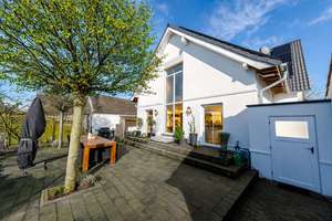 Stilvoll wohnen & arbeiten: Hochwertiges Zuhause mit Pool, PV-Anlage, Büro & 5 Schlafzimmern – Die vollständige Adresse der Immobilie erhältst du vom Anbieter., 47624 Kevelaer – Vorschaubild 3
