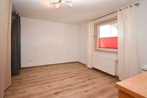Schönes Einfamilienhaus mit beheizbarem Pool und überdachter Terrasse in beliebter Wohnlage! – Goslar (Kreis) – Vorschaubild 5
