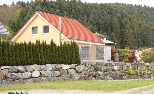 Doppelhaushälfte mit Garten und Garage