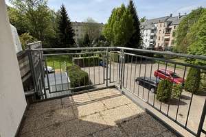 Familienfreundliche 3-Raum-Wohnung mit Balkon und Stellplatz – Heinrich-Schütz-Straße 90, 9130 Sonnenberg, Chemnitz – Vorschaubild 1