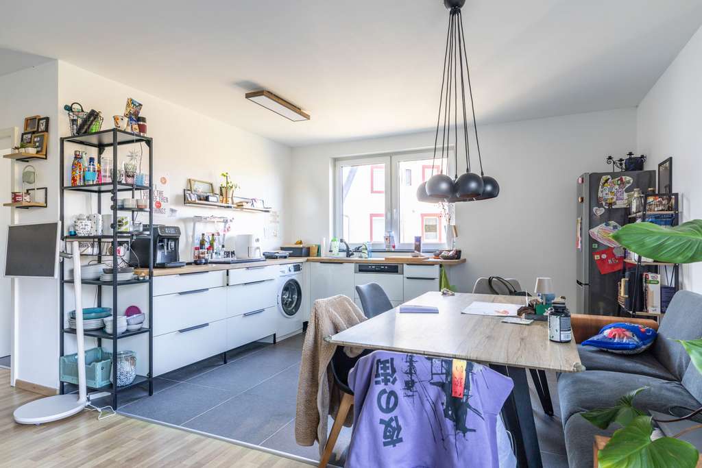 Immobilie in Kahl am Main - Kahl am Main: Gut geschnittene und vermietete 3-Zimmer-Wohnung mit Balkon in kleiner Wohneinheit - Bild 2