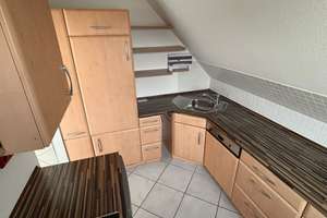 Charmante Dachgeschosswohnung im Herzen von Lüdenscheid – 3 Zimmer, Balkon und Aufzug – Die vollständige Adresse der Immobilie erhältst du vom Anbieter., 58511 Lüdenscheid – Vorschaubild 3