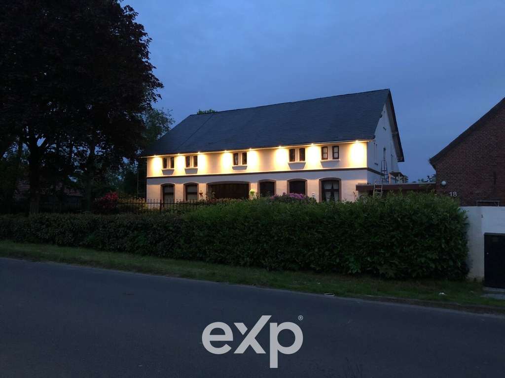 Immobilie in Butjadingen - Liebhaber aufgepasst!  Altbaucharme mit 10 Pferdeboxen und Pool!! - Bild 1