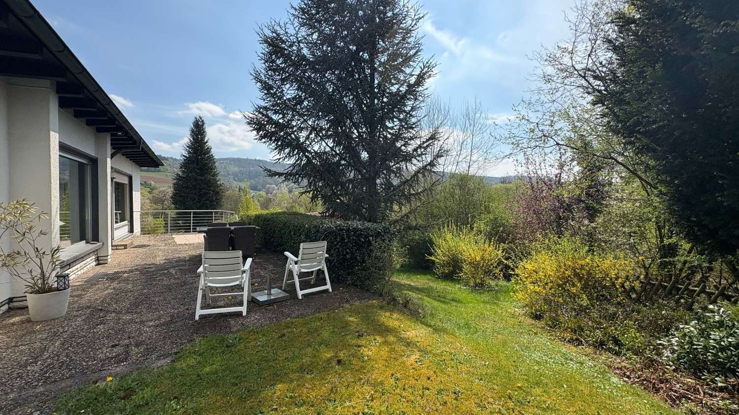 Immobilie in Reichelsheim (Odenwald) - Winkelbungalow mit gigantischem Grundstück! - Bild 1