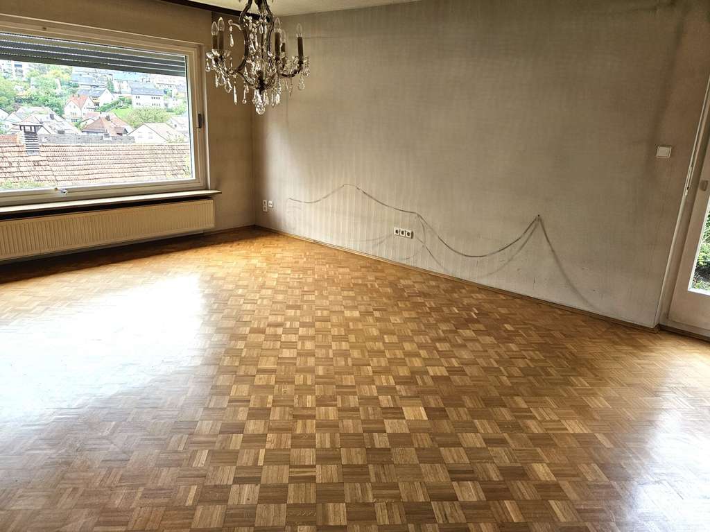 Immobilie in Rimpar - Einfamilienhaus mit Einliegerwohnung in ruhiger Lage zu verkaufen - Bild 2